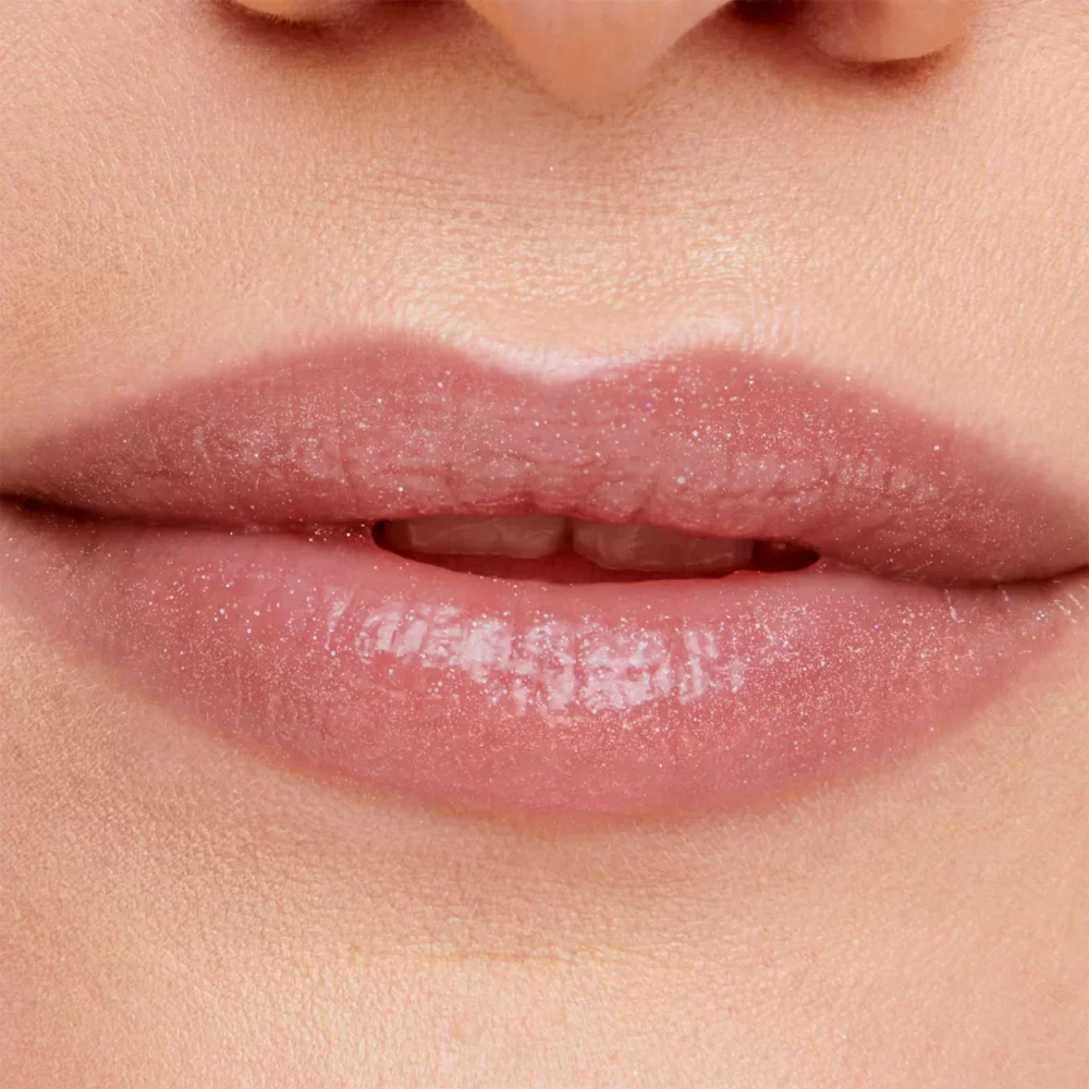 Lippen mit HydroPure Hyaluronic Lip Gloss - Cosmo - von Jane Iredale Mineral Make Up - bei Claresco Cosmetic online kaufen!