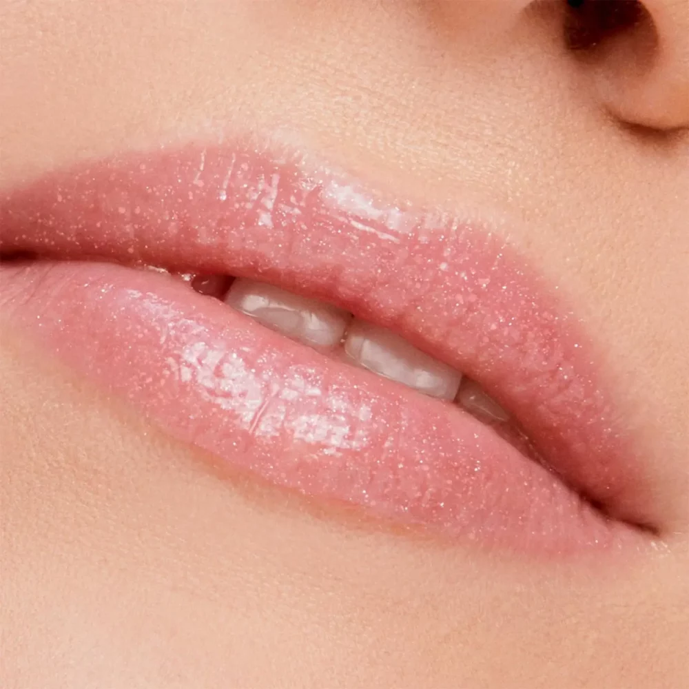 Lippen mit HydroPure Hyaluronic Lip Gloss -Pinkglace- von Jane Iredale Mineral Make Up - bei Claresco Cosmetic online kaufen!