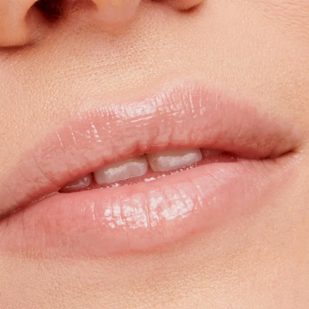 Lippen mit HydroPure Hyaluronic Lip Gloss - Sheer - von Jane Iredale Mineral Make Up - bei Claresco Cosmetic online kaufen!