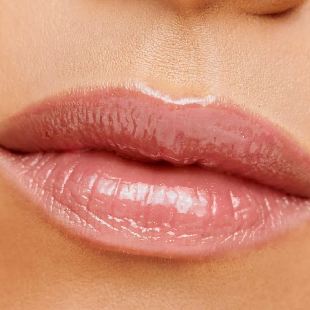 Lippen mit HydroPure Hyaluronic Lip Gloss - Sheer - von Jane Iredale Mineral Make Up - bei Claresco Cosmetic online kaufen!